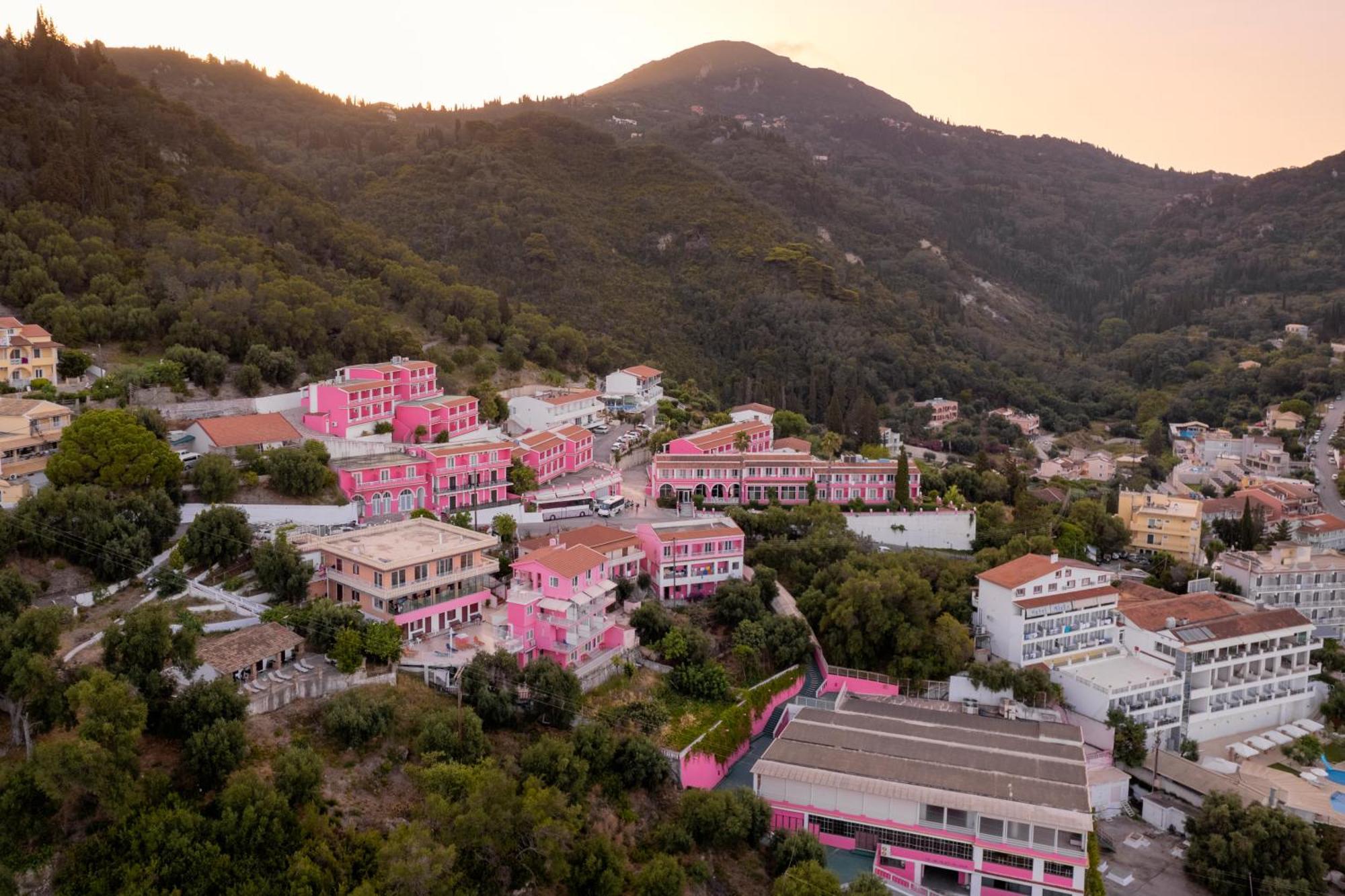 The Pink Palace Hostel Ájos Górdios Eksteriør bilde